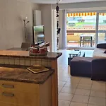 Lägenhet Port Dauphin Ii,t3 Centre Port Avec Parking, Piscine, Clim, Wifi