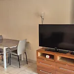 Port Dauphin Ii,t3 Centre Port Avec Parking, Piscine, Clim, Wifi Apartment