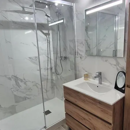 Port Dauphin Ii,t3 Centre Port Avec Parking, Piscine, Clim, Wifi Apartment