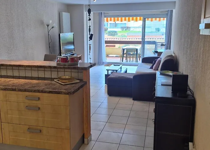 Port Dauphin Ii,t3 Centre Port Avec Parking, Piscine, Clim, Wifi Appartement