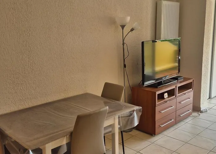 Appartement Port Dauphin Ii,t3 Centre Port Avec Parking, Piscine, Clim, Wifi *